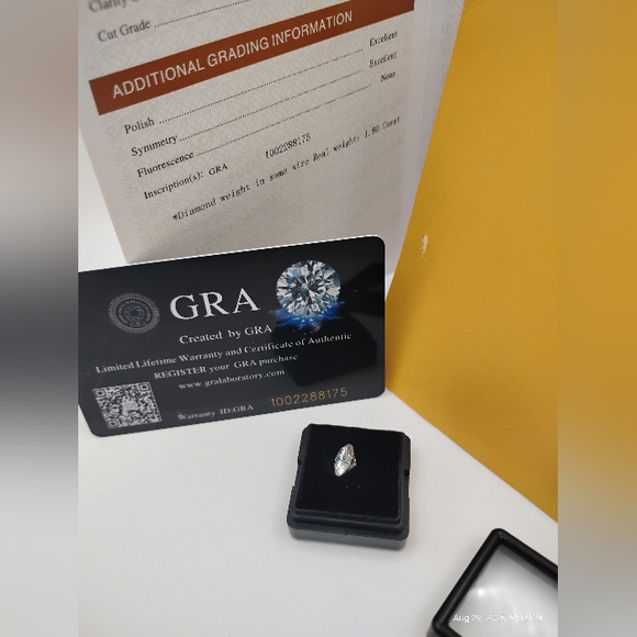 8MM-2CT Moissanite Diamond W/ All GRA Certifications Retail Over 2300$ - Picture 3 of 6